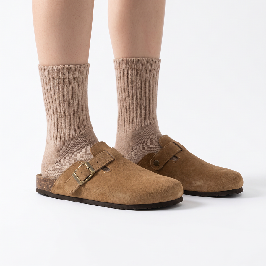Chaussettes beiges portées avec le sabot Oslo